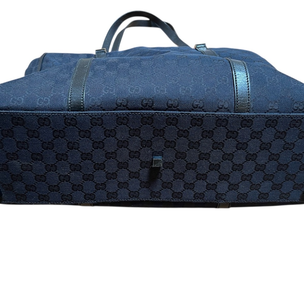 Gucci Authentic Black Weekend Travel Bag with Structured Design - Picture 2 of 16